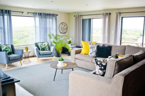 Aguia-Vista Paradise Bliss, 3BR, Pool, Beach Walk